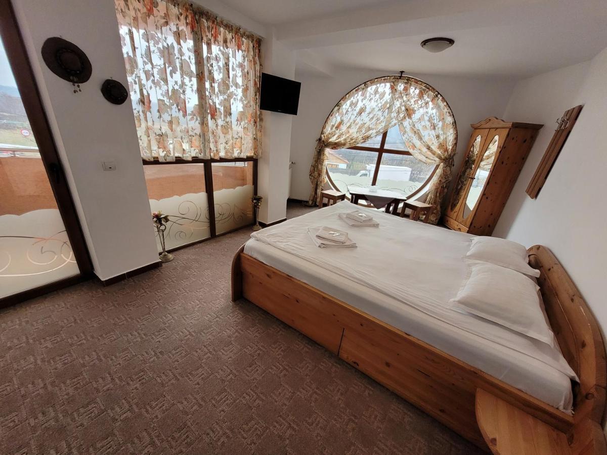 Motel Minerva ตือร์กูออกนา ภายนอก รูปภาพ