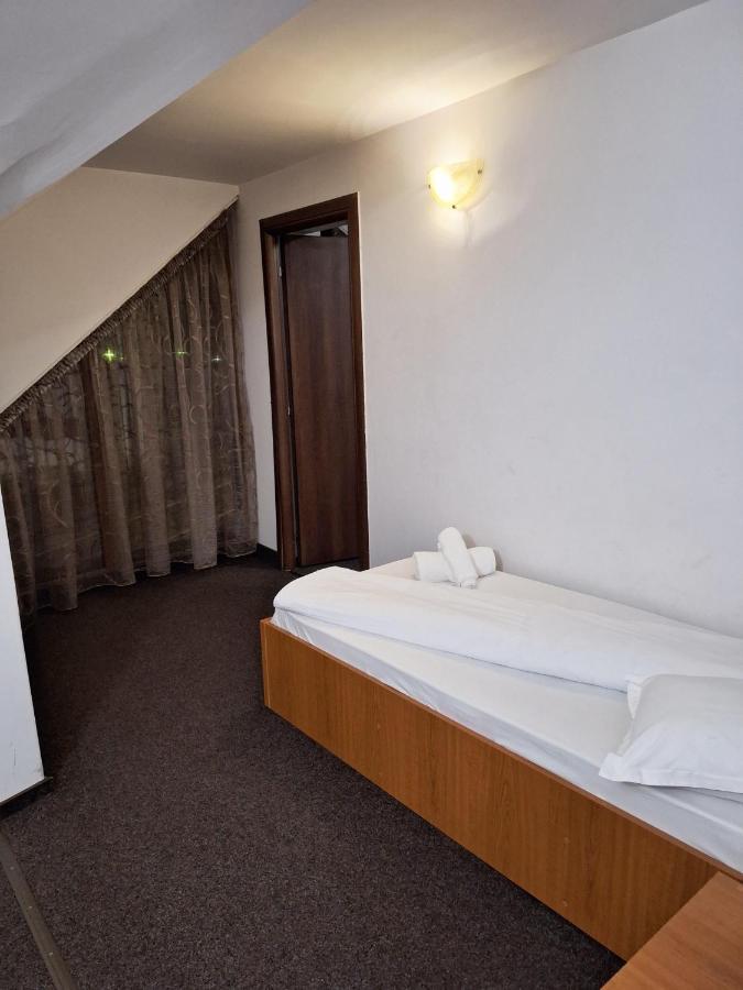 Motel Minerva ตือร์กูออกนา ภายนอก รูปภาพ