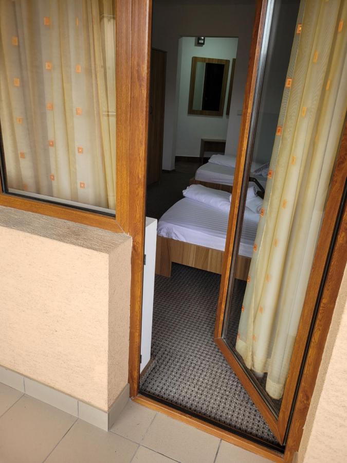 Motel Minerva ตือร์กูออกนา ภายนอก รูปภาพ